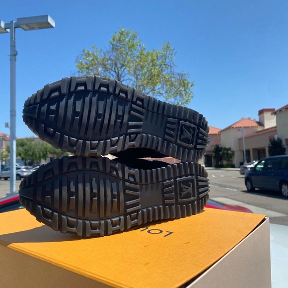 Brand new never worn Louis Vuitton shoes size 8.5 women’s with digital receipt - Picture 5 of 7